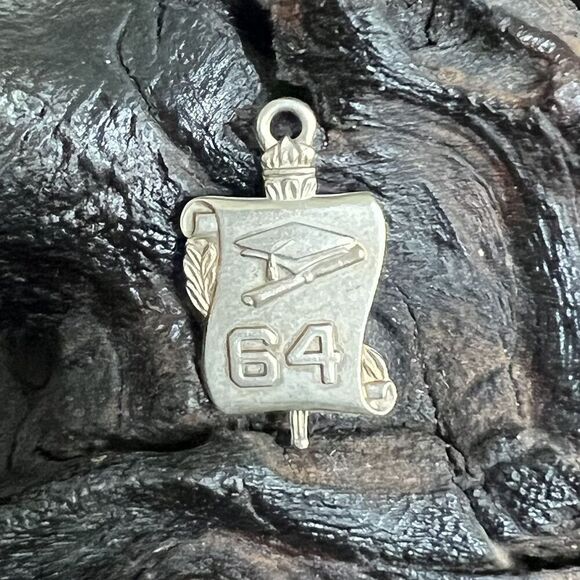 Vintage Bracelet Charm 1964 64 Graduation Cap Diploma Scroll Life Milestone - Picture 1 of 5